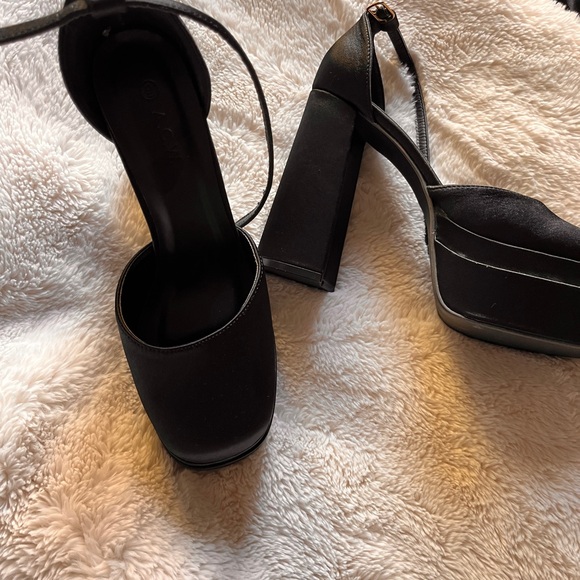 Dynamite Black Platform Shoes - Picture 2 of 4